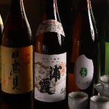 日本酒だけでなく焼酎も全国各地から豊富に取り揃えております。他ではなかなか飲むことのできないプレミアム焼酎の森伊蔵、魔王、村尾なども常備しております。
