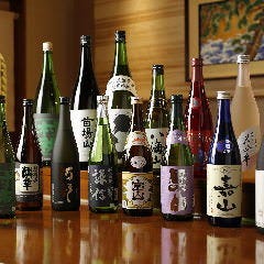 店主自らが現地に足を運びセレクト 思いのこもった日本酒。