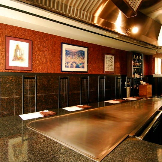 鉄板焼きステーキ あずまの店内