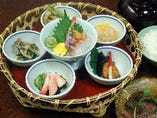 【京籠膳】和牛肉と季節の魚・野菜を
京懐石風にしつらえました