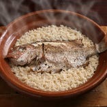 炊きあがりです
米に鯛の旨みが移り大変おいしいです！　