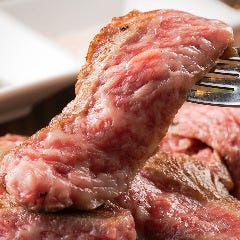低温調理により旨みをギュっと閉じ込めたお肉を囲む宴会コース