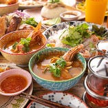【パーティにおすすめ『サヌックサナーンコース』】タイの屋台料理をたっぷり堪能できるコースです。本場の味を堪能しながらお仲間とパーティをお楽しみください！
