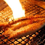 じっくり炭火で焼き上げた焼き魚