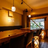 【三百五十年杉の一枚板テーブル使用】木の温もり溢れる贅沢な個室