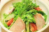 ・十勝音更町産の無農薬野菜がたっぷり！
十勝サラダ