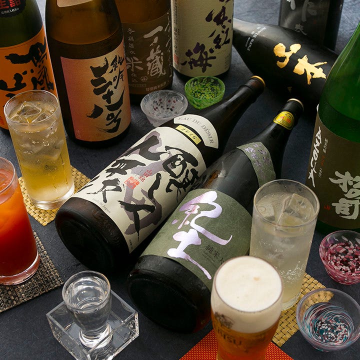 日本酒はもちろんビールや多彩なカクテル、焼酎もおすすめです