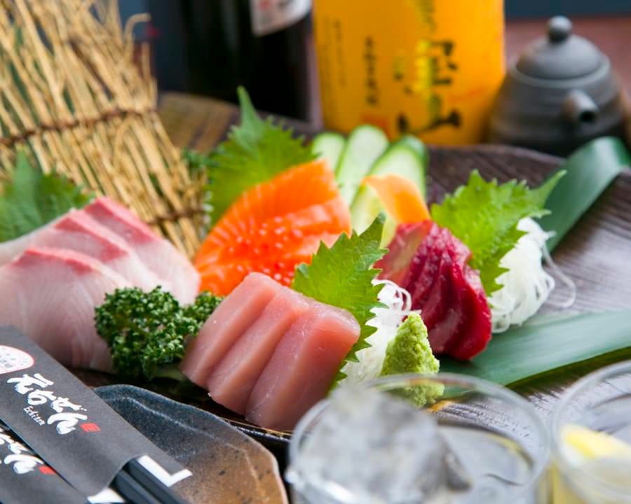 日本酒に合う厳選された季節の刺身や、日替わりおすすめ料理も◎