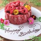 宮べこ特製肉ケーキ！
誕生日や記念日などにぜひ♪