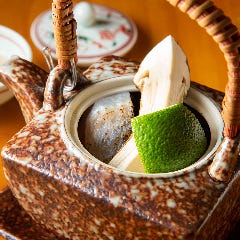 中洲 魚と肴 にし山_松茸土瓶蒸しなど
季節を感じられるメニューも多数ご用意