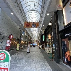 中洲 魚と肴 にし山_地下鉄空港線　中洲川端駅　川端口から上がって川端商店街に入ります。