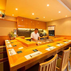 中洲 魚と肴 にし山_少人数で寛げる上質な和空間