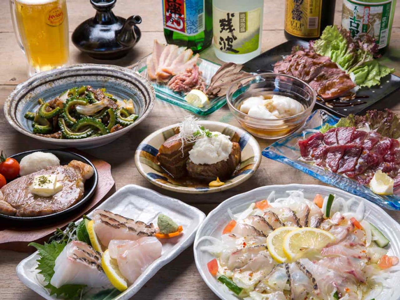 定番沖縄料理から創作料理まで、島素材を使ってご用意。