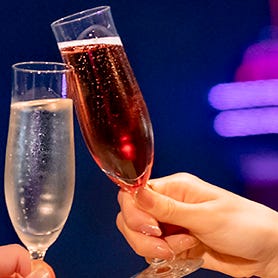 全席窓側 記念日 展望レストラン ラピュタ (福岡サンパレス)_フリードリンク付きアニバーサリーコース 【ケーキと花束付きの記念日ディナー】