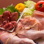 当店で使用している鶏肉は、大和肉鶏、大山都どり、播州百日どり、名古屋コーチンといった地鶏や銘柄鶏です