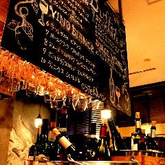 様々なスパークリングワインや赤、白を初めとした８種ご用意！