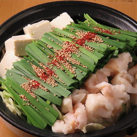 名古屋の串揚げともつ鍋 まったりや 千種 の「にんにく白味噌もつ鍋」