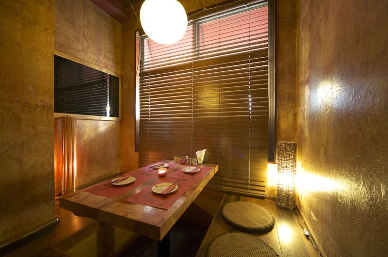 掘りごたつがついたサムシング・クアトロの半個室