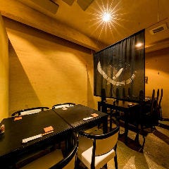 和食 こばやし 個室割烹_まとまった人数でご利用いただけるテーブル席の個室（～12名様）