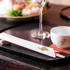 和食 こばやし 個室割烹_【きめ細やかなサービス】
ご両家にとって大切な一日を、スタッフ一同心をこめて、きめ細やかなサービスでおもてなしいたします。結納やお顔合わせなどの慶びのご会席には、ご要望に合わせてお花を仕立てることも可能です。ご料金などはお電話にてお問い合わせください。