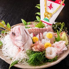 和食 こばやし 個室割烹_お祝いの席に相応しい鯛のお造り