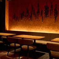 GINZA ONO Gratia‐Smoke Dining‐_【テーブル席:4名様×7卓・2名×2卓】※テーブルはお繋ぎすることも可能です。