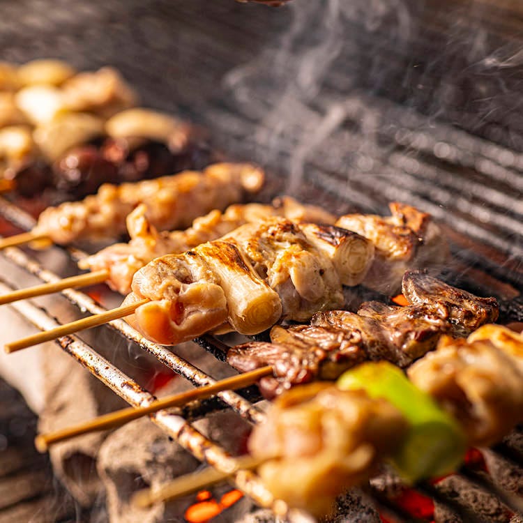 炭火薫る鶏串焼きAコース～飲み放題2h付～の詳細｜炭火焼鳥 たちばな