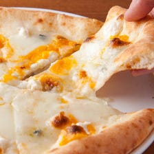 Pizza With Crab Butter, 2Crab & 4Cheese
クアトロカニマッジ~4種の白いチーズ 濃厚カニ味噌と2種のカニ~