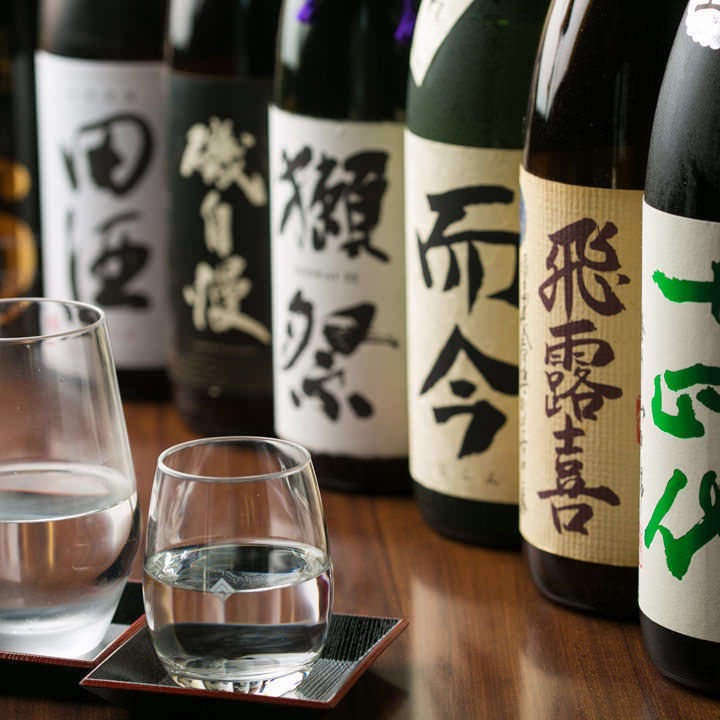 全国各地の選りすぐりの日本酒や焼酎を取り揃えております。