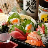 毎朝仕入れる新鮮な海の幸は日本酒との相性も抜群。