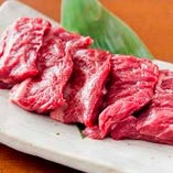 【食べ応え抜群】
その厚さに驚き！お肉の旨みが噛むたび溢れる