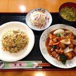 【ランチ】酢豚セット　チャーハン、サラダお代わり無料