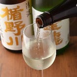 【美酒銘酒】
全国の蔵元より厳選した日本酒は常時40種以上