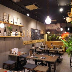ご宴会に最適な8名個室や最大50名様で利用可能なテーブル席あり