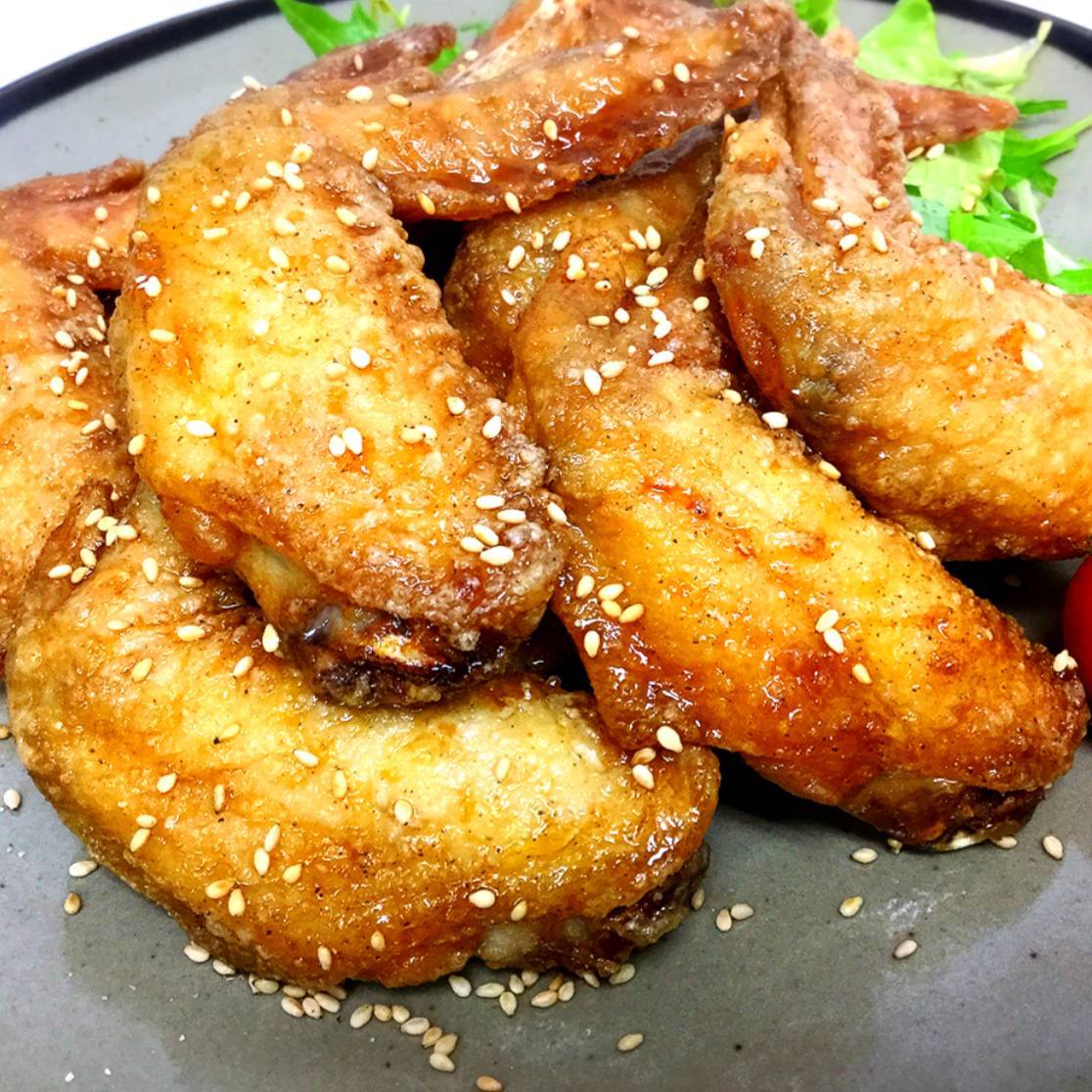 【8品＋2時間飲み放題付】馬刺し3種×鉄鍋餃子×もつ鍋の九州みくに大満足コース 5000円→4500円！の詳細｜九州