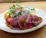【サフォークのタタキ】
羽幌町産の羊を使った季節限定のお料理