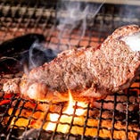 程よくさしの入った国産牛のロースを炭火で焼き上げたステーキ、サッパリとおろしポン酢で。