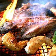 厳選食材を備長炭で丁寧に焼き上げた炙り料理は必食の逸品