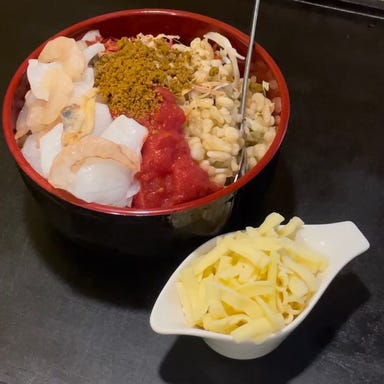 もんじゃ・韓国風鉄板焼「まんぷく」関内店_海鮮トマトチーズカレーもんじゃ