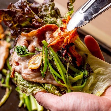 もんじゃ・韓国風鉄板焼「まんぷく」関内店_《贅沢ヘベレケコース》名物サムギョプサルや厚切り牛タン・牡蠣焼きで贅沢に!2.5H飲み放題付 5,500円