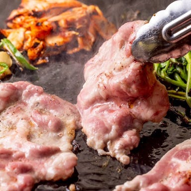 もんじゃ・韓国風鉄板焼「まんぷく」関内店_《贅沢まんぷくコース》名物サムギョプサルや明太餅チーズもんじゃまで堪能!2H飲み放題付 4,950円