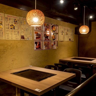 もんじゃ・韓国風鉄板焼「まんぷく」関内店_【テーブル席】