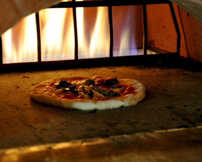 窯焼ピッツァ イタリアン En Route 横浜元町 横浜元町 山下公園 イタリアン イタリア料理 ぐるなび