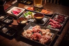 神奈川厳選銘酒×バー×焼肉 かまくら藤家 