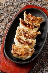 ◎人気！手創り【特大！幻鉄板焼餃子】