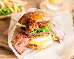 ランチ【ハートフルバーガー】(Bacon and egg Burger)