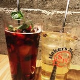 手作りフルーツドリンク片手にヤキトリを