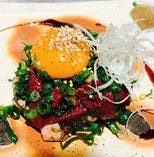 店内はテーブル席ありカウンターあり様々なシーンに対応！