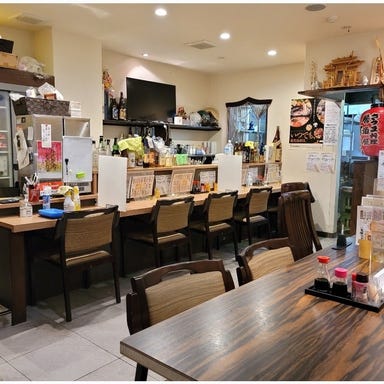 竹よし_カウンター席 5名様席と3名様席 お一人でもご友人同士でも楽しめるカウンター席です