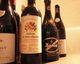 １０年以上熟成のフランスワインを中心にルーマニアワインも。